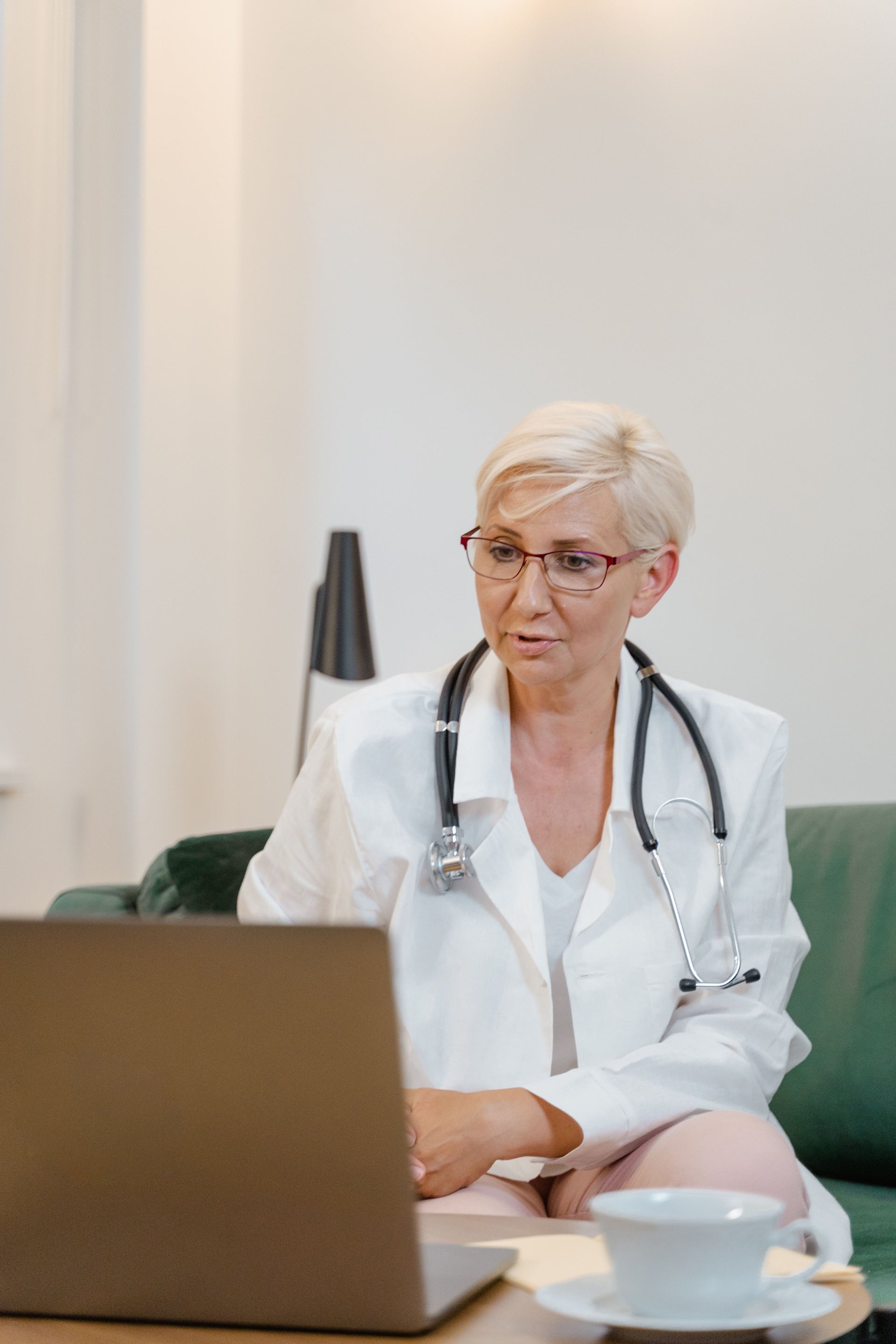 Hi, I’m Laura, your Peri/menopause wellbeing coach